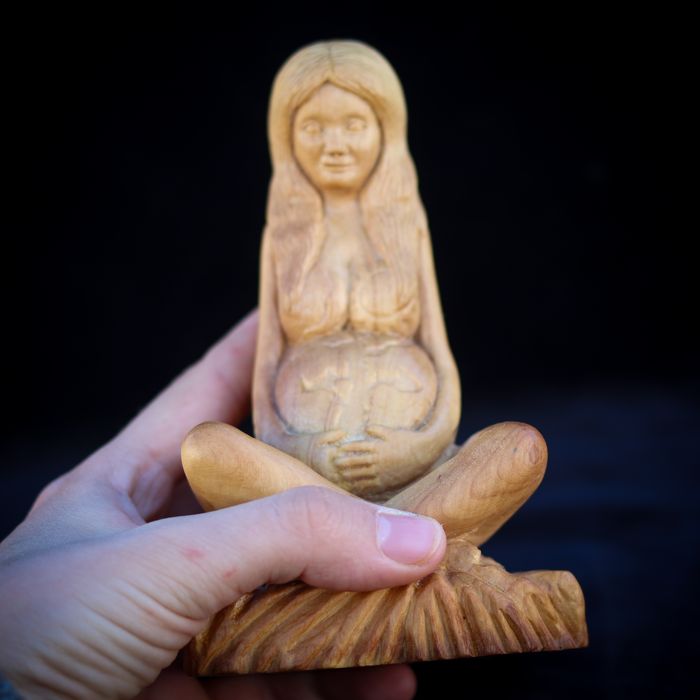 Estatua de Madeira, Terra Mãe/Mãe Natureza