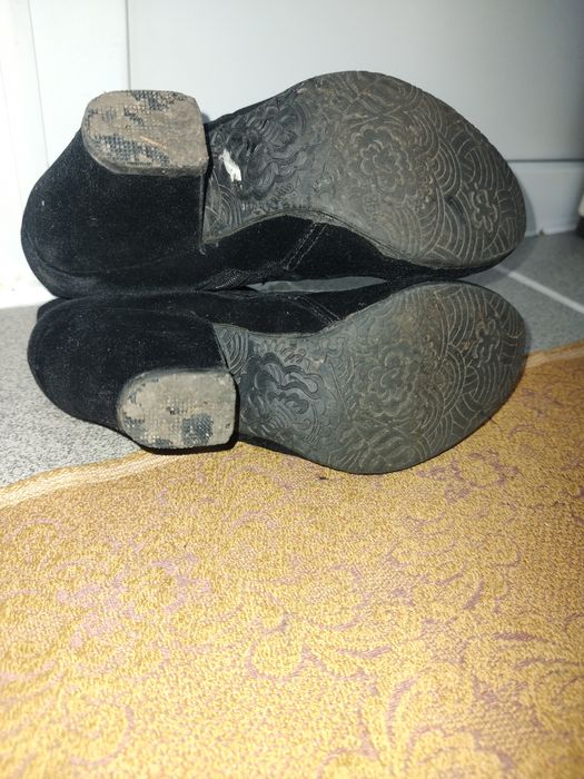 Подарую жіночі чобітки