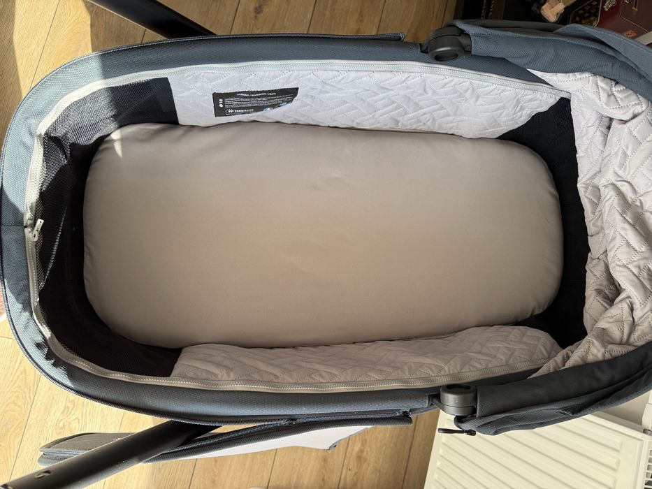 Wózek 2w1 Carrello Omega Plus (spacerówka nowa) + adaptery