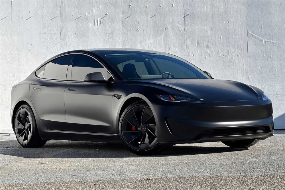 Tesla Model 3      2024