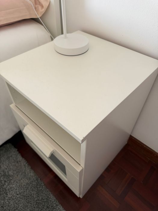 Mesa de cabeceira Ikea
