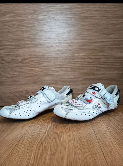 Sapatos Sidi brancos