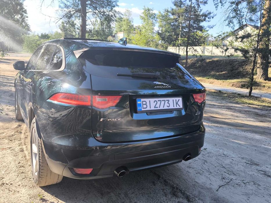 Елітне авто Jaguar F-Pace