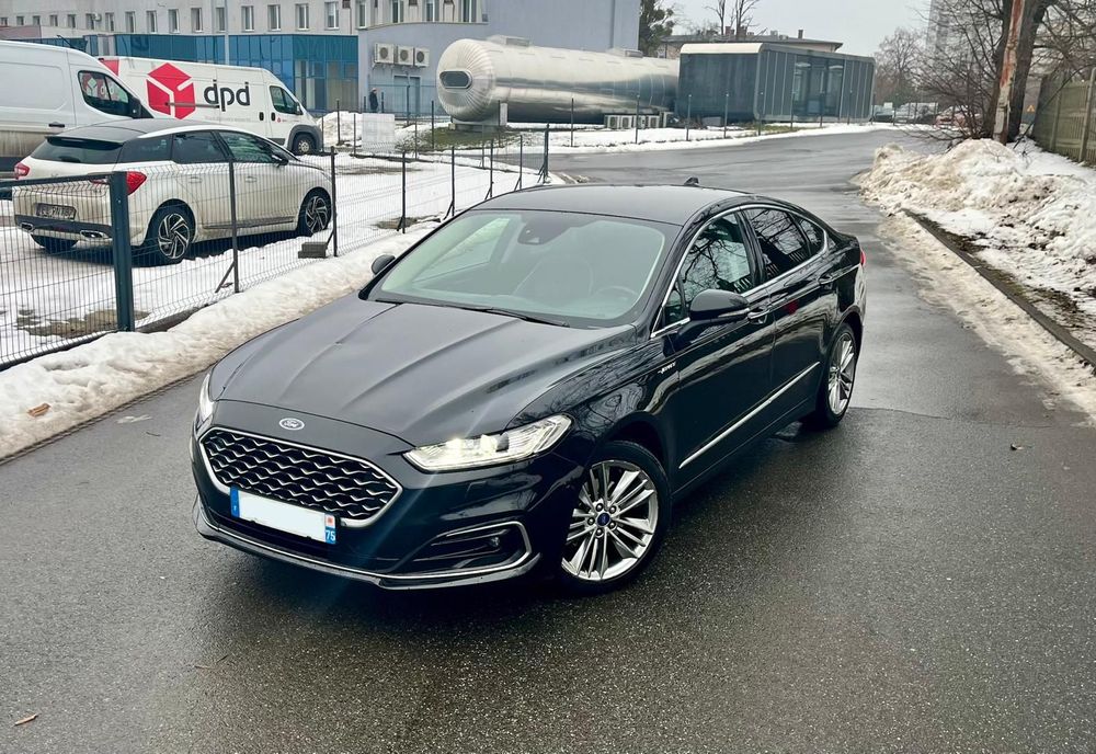 Ford Mondeo ŚLICZNY FORD Mondeo Vignale Hybryda 2021 r full Masaże Carplay