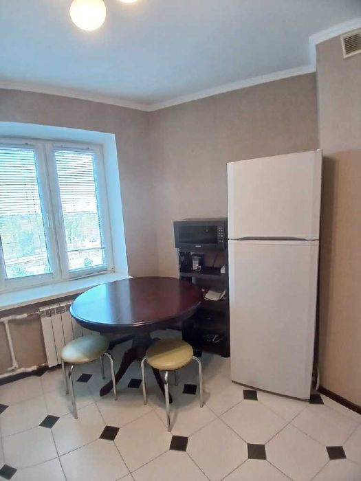 Будинок 2002 року Вул.Бальзака,4. ТРЦ «Глобал UA» 3к.кв. 7й пов. 90 м2