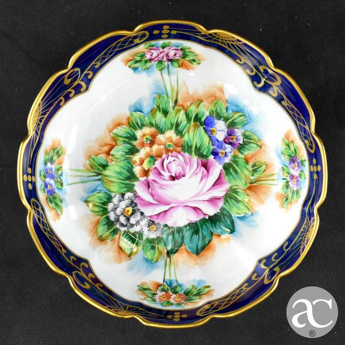 Taça Porcelana Vista Alegre, Pintada à mão pelo artista C. Carvalho