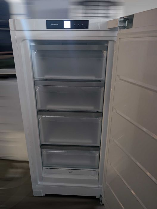 Sprzedam zamrażarkę Miele FN 4312 E WS /NoFrost/– stan bardzo dobry