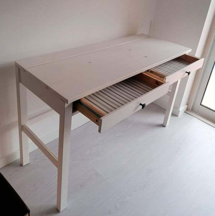 Secretária IKEA Hemnes 2 gavetas branca