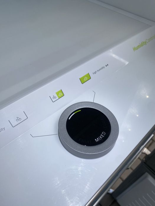 Холодильник Siemens чорне скло