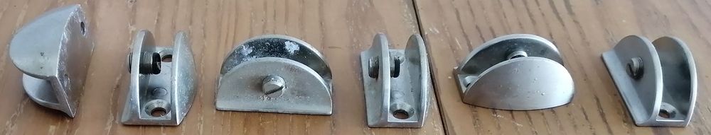 varios fixadores de prateleiras