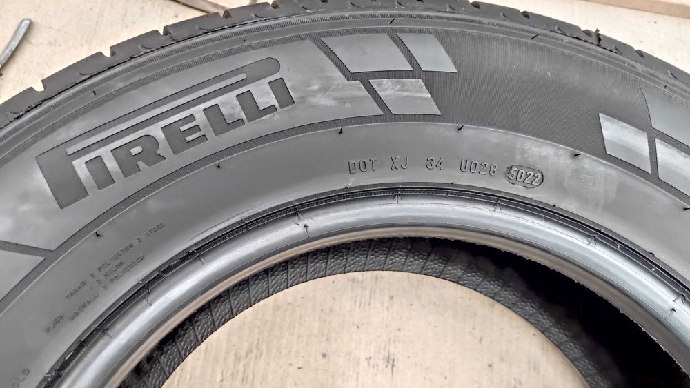 шини 215/70R15C. Pirelli. 10мм. 2023р Bridgestone с