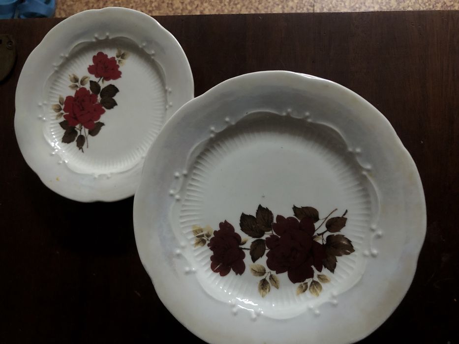 Тарелки мелкие 12 шт в наличии