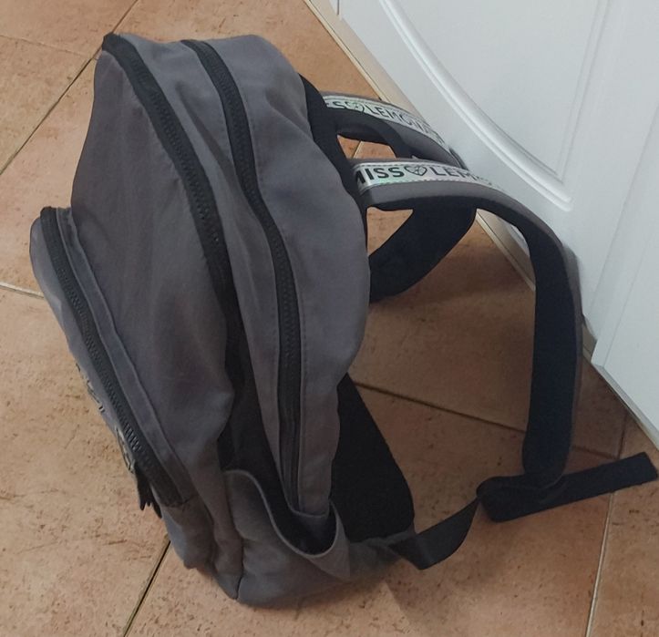 MOCHILA RESISTENTE E MUITA ARRUMAÇÃO.Casa,Escola,Viagens,Férias,Quarto