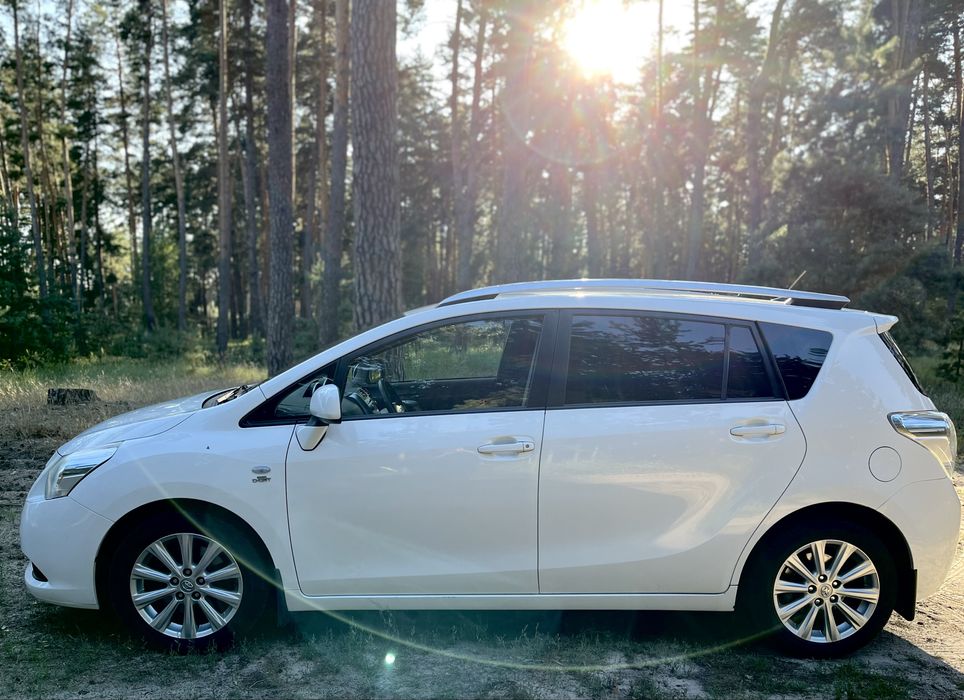 Продаж авто Toyota verso