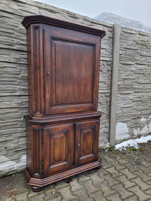 Ciekawa dębowa komoda. .