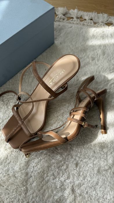 Босоніжки the coat