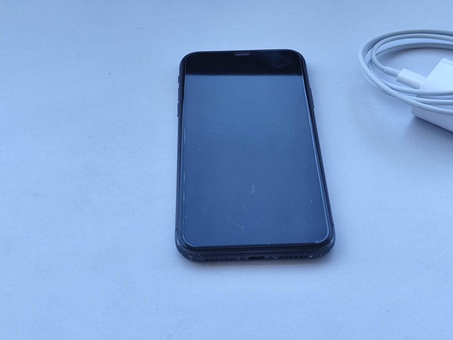 iPhone 11 stan dobry 64GB posiada szkło hartowane