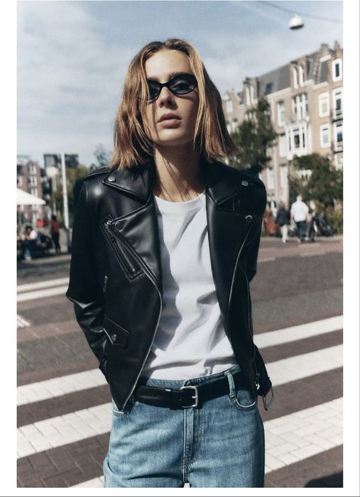 Черная куртка косуха Zara