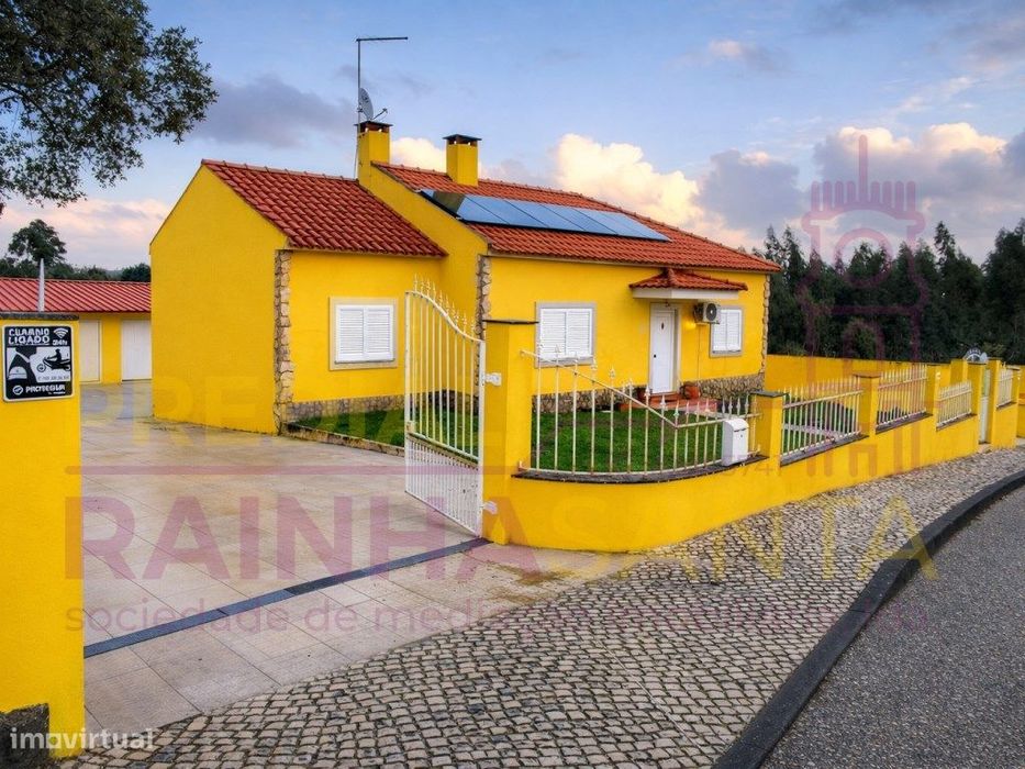 Moradia T3 com Garagens e Tertúlia - Amiais de Cima