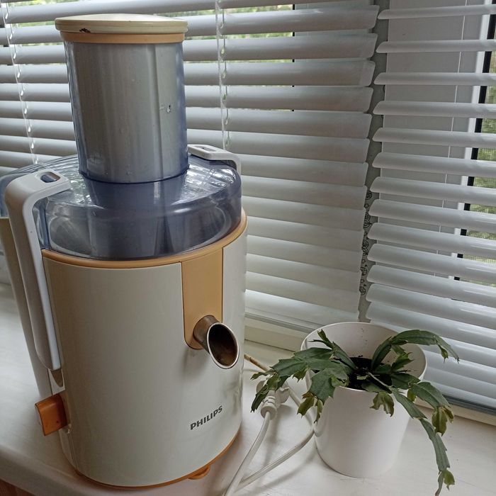 Соковитискач  Philips 650W HR-1858 соковыжималка