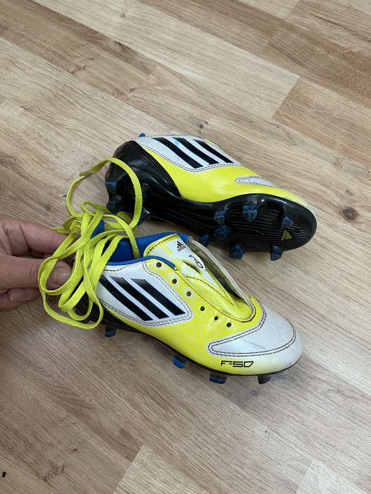 Buty sportowe do piłki nożnej chlopięce 28