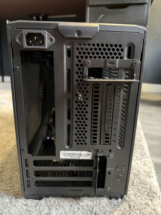 Cooler Master NR200 Preta + Painel Vidro Temperado