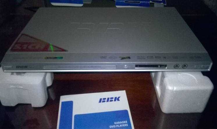 Розважальний центр . Плеер dvd BBK dv611si с караоке + мікрофон sony