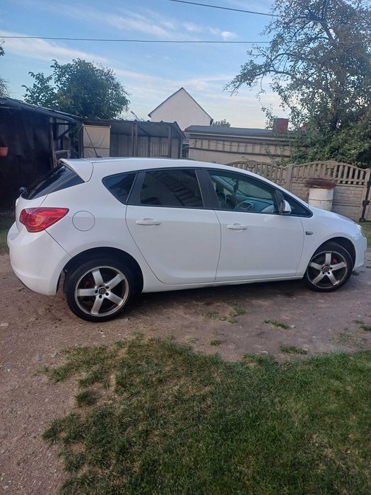 Opel Astra J 2011r.