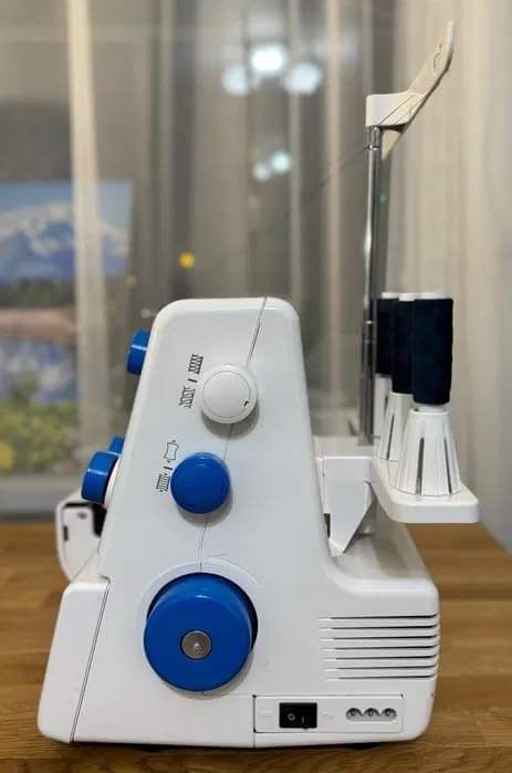 Продам оверлок femeli244d