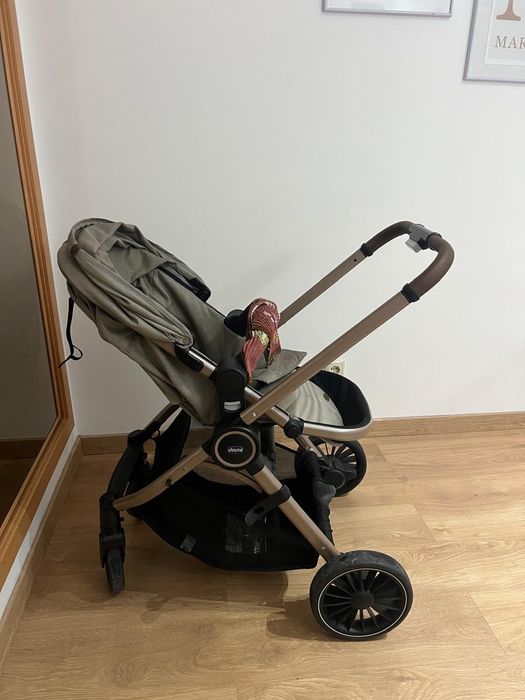 Carrinho de bebe Chico, semi novo com todos os acessórios e capa de ch