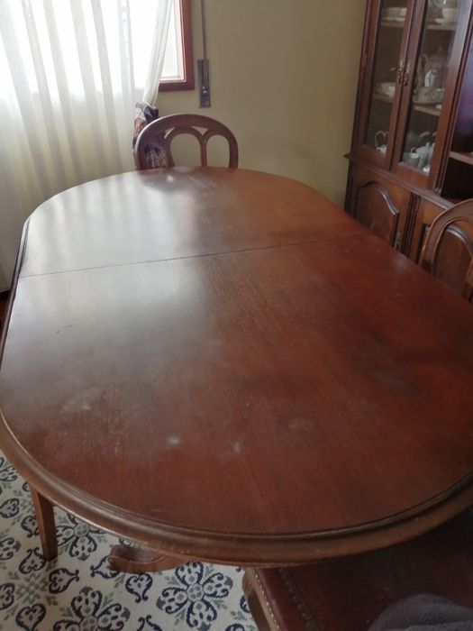 Móvel de sala e mesa de jantar