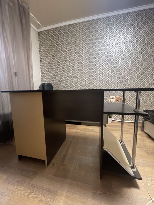 Продам компьютерный стол