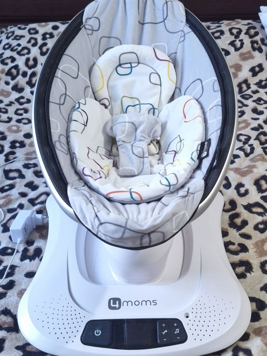 4 moms Укачивающий центр