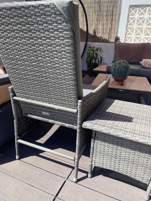 Cadeira e nesa de apoio em ratan cinza exterior