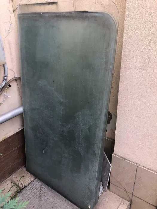 Продам каленные стекла от автобуса ,толщина 5мм