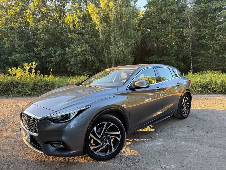 Infiniti Q30