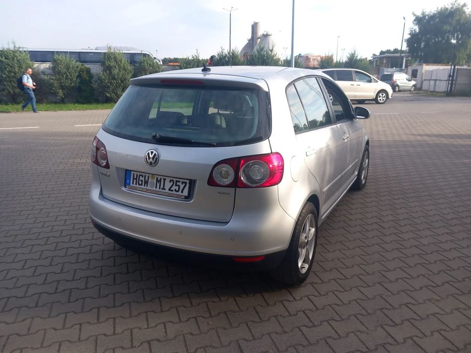 Volkswagen Golf Plus Bardzo ladny w bogatej wersji  Ksenon  Navigacja z malym przebiegiem
