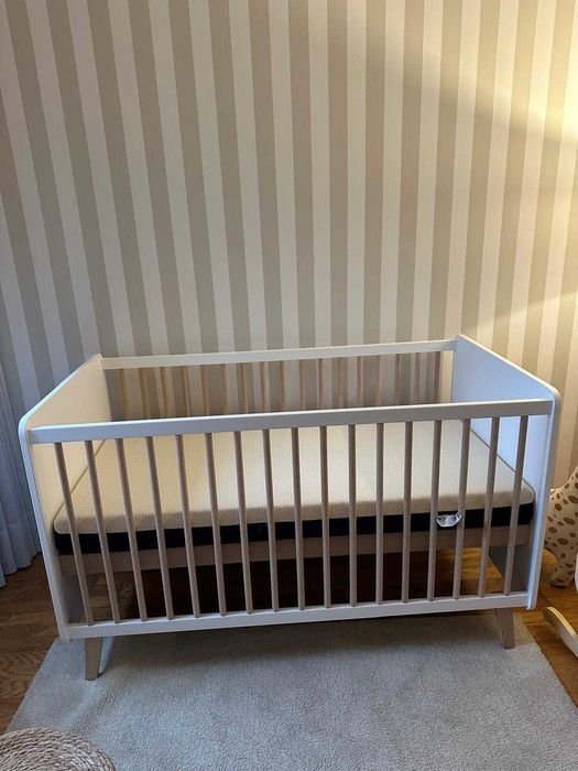 Cama de bebé/convertível + Colchão (NOVOS – nunca usados)