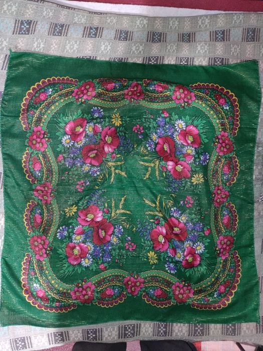 Платок большой новый 125см