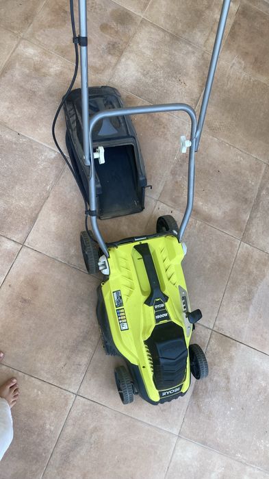 Corta-relvas elétrico RYOBI 1500W