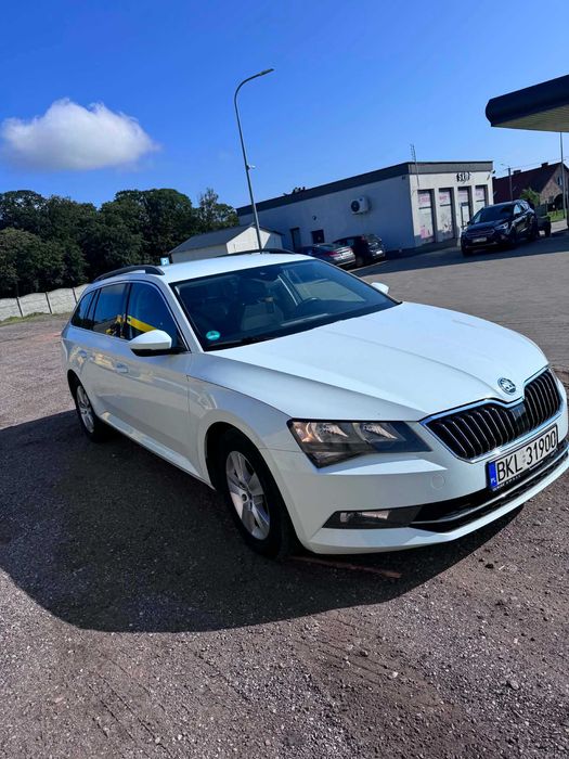 samochód osobowy SKODA SUPERB