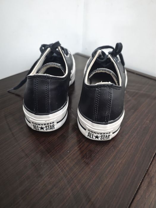 Czarne skórzane converse na platformie