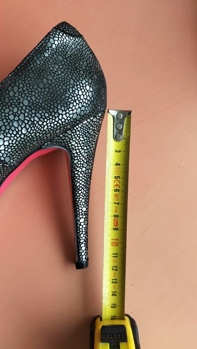 Sapatos de salto alto em pele genuína