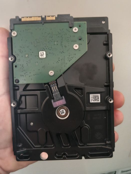 Продам HDD 1TB Barracuda