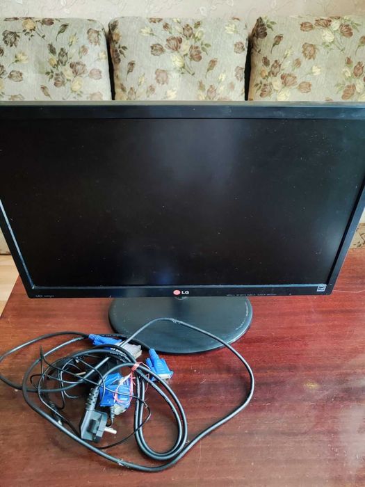 Монітор LG 22' Full HD
