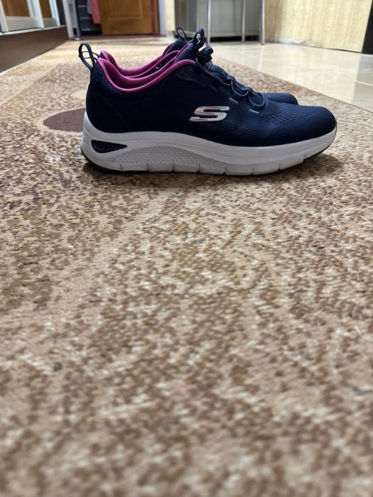 Жіночі кросівки Skechers arch comfort &swift fit