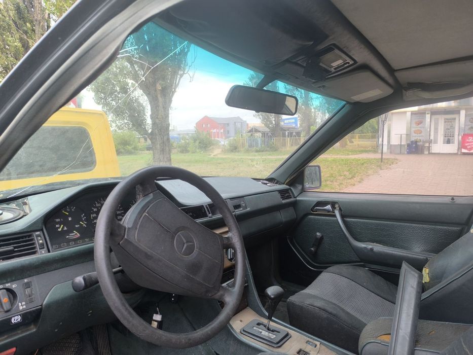Продаю Мерседес 124