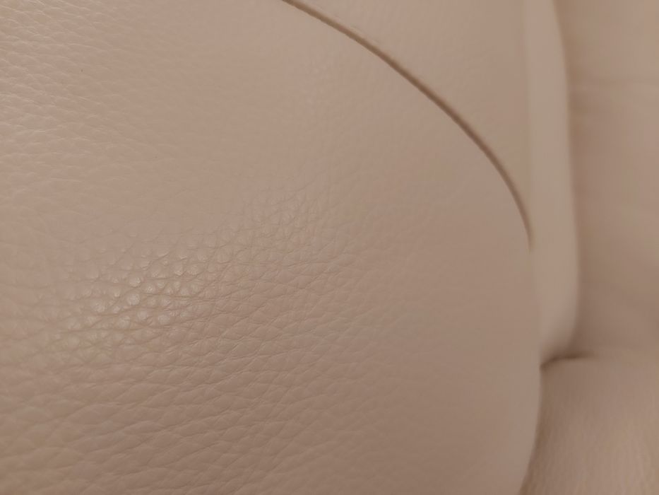 Sofá de pele de 3 lugares com cama, estrado de madeira e colchão