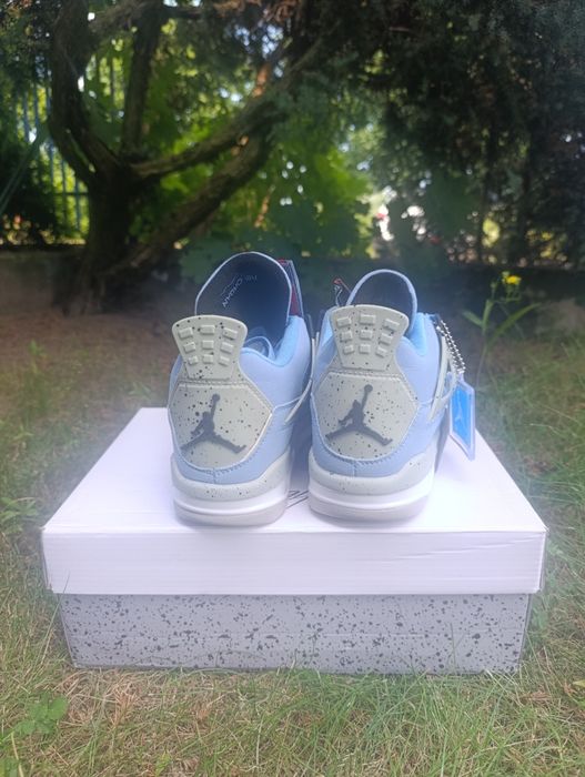 Air Jordan 4 Retro „University Blue”