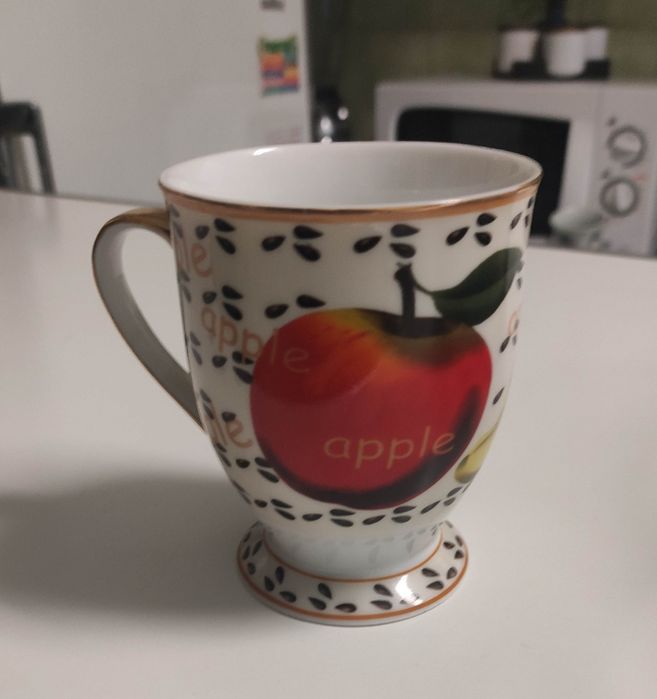 Decorative mug with apple design434199354966036482